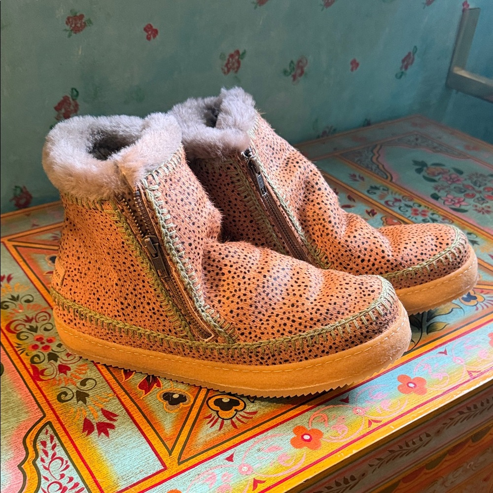 Laidback London - Setsu Crochet - 41 - Cheetah fur ankle boots
